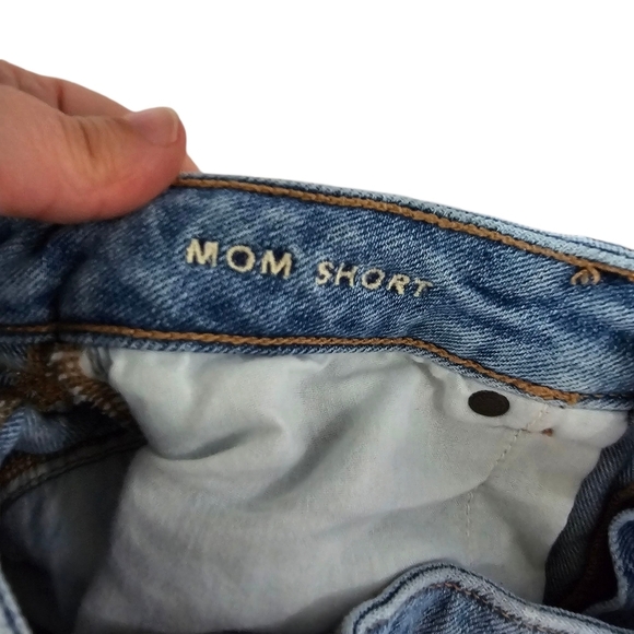American Eagle Blue Denim Mom Style High Rise Jean Shorts Size 4 - Picture 4 of 5